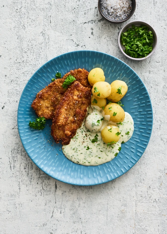 Paneret flæsk med persillesauce