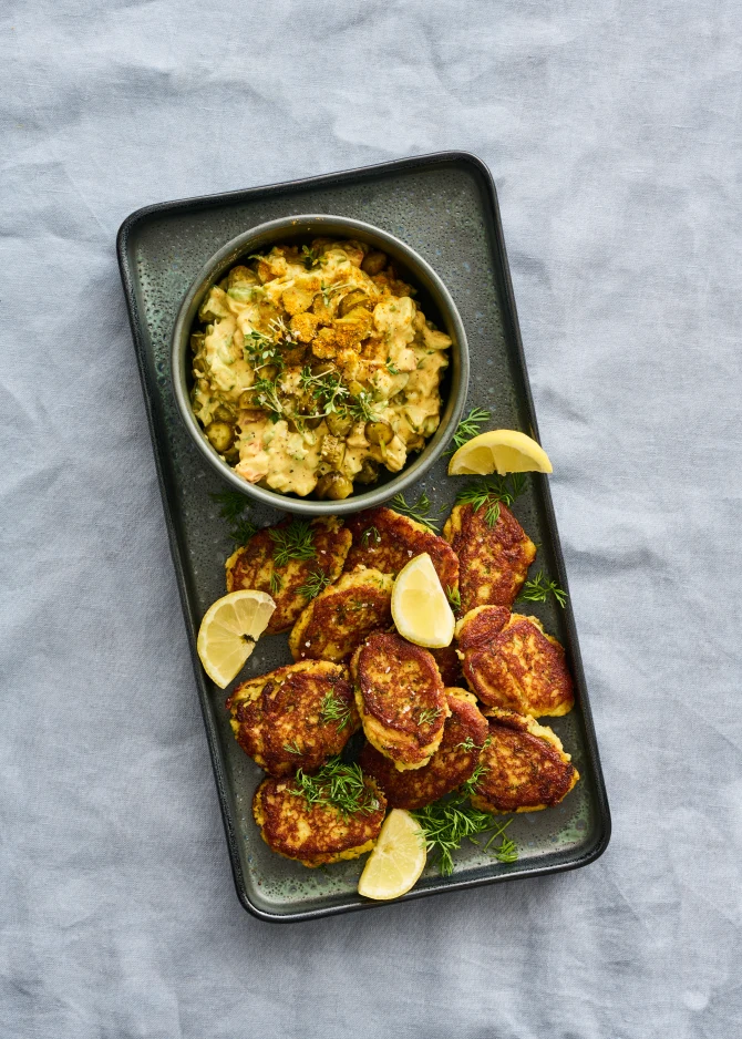 Fiskefrikadeller med hjemmerørt grov remoulade