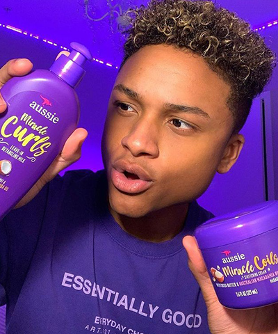 when your #AUSSomeHair is two textures – who else can relate? Aussie literally has some thing for everybody @andreswilley