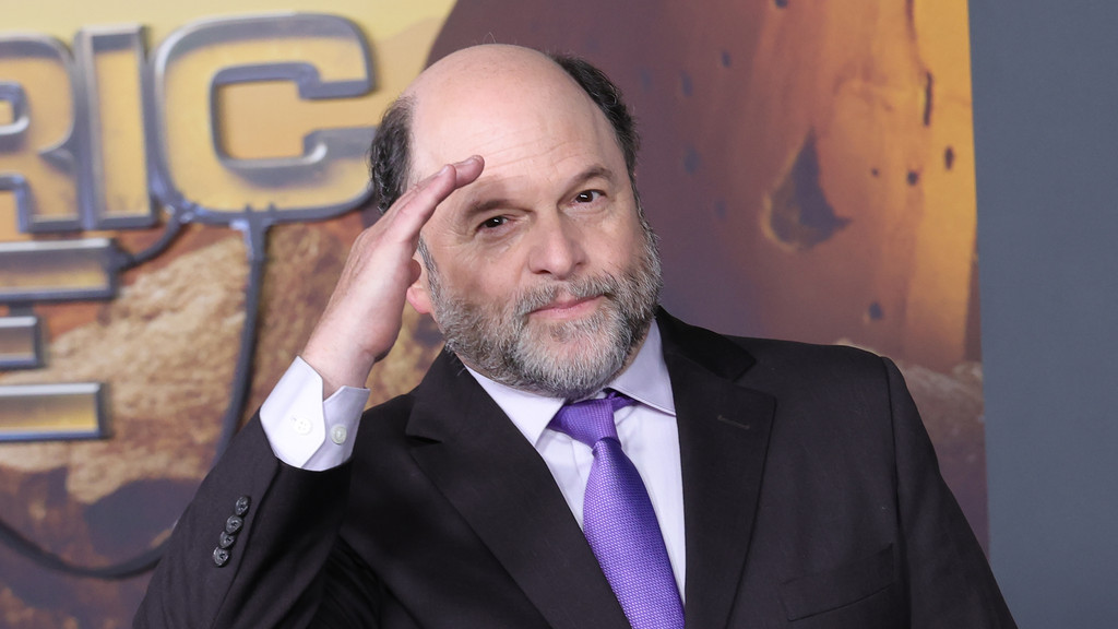 Jason Alexander apologises for 'inappropriate' Courtney Stodden sketch