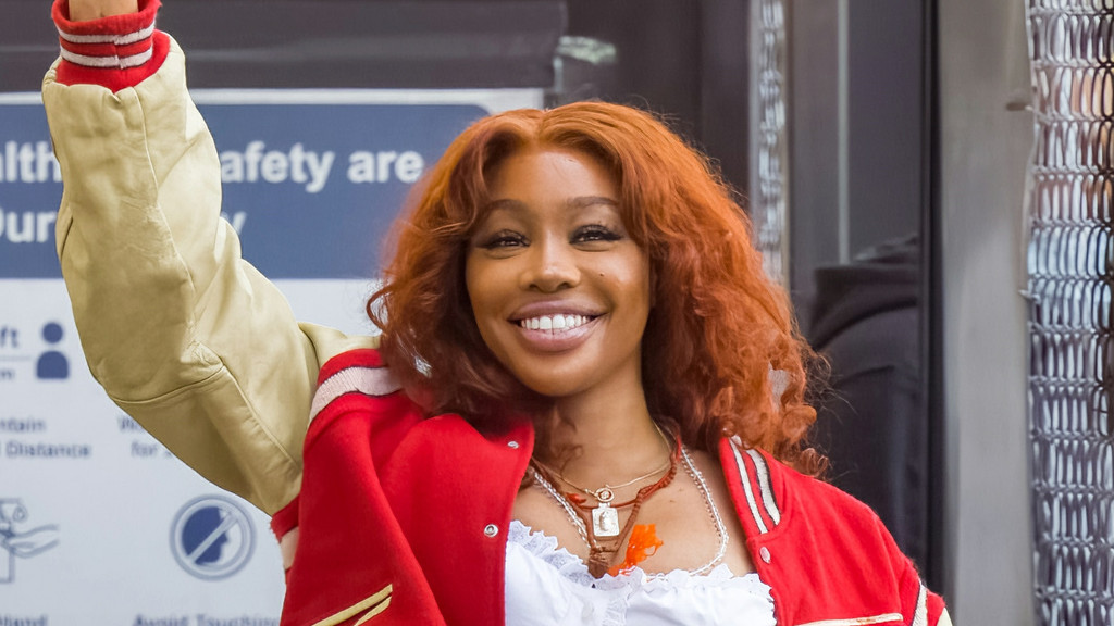 SZA reacts to Cher's Luther Vandross confusion at 2026 Grammys