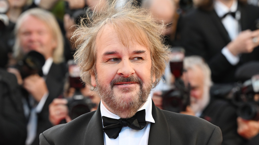 Peter Jackson explains why he isn't directing The Hunt for Gollum