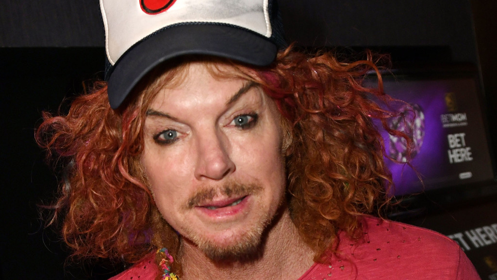 Carrot Top gets standing ovation in stage return after suicide attempt
