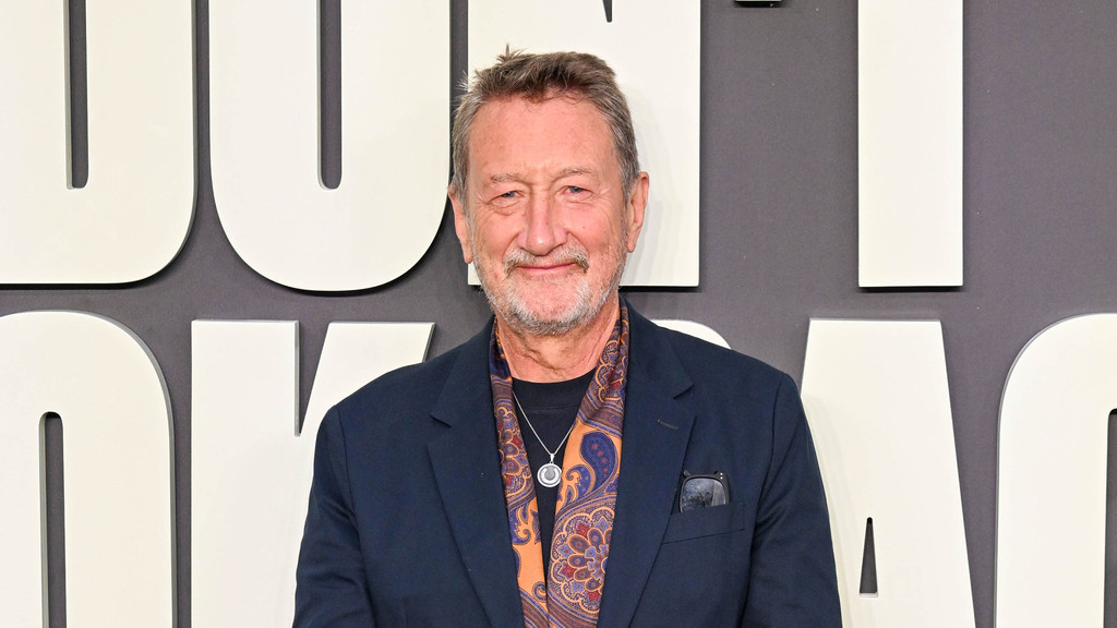 James Bond screenwriter Steven Knight grilled about casting rumours