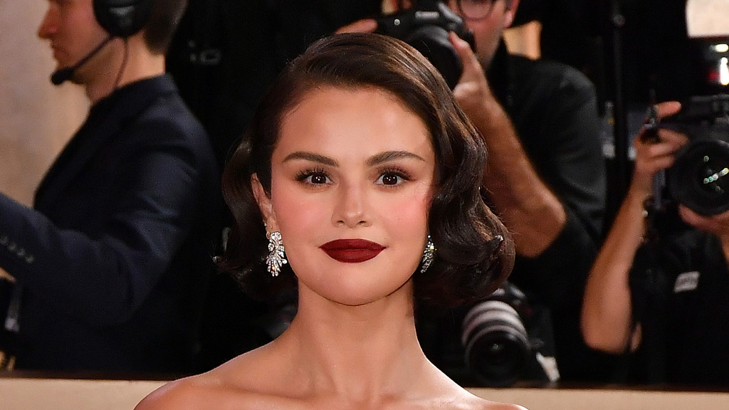 Selena Gomez to direct episode of Wizards Beyond Waverly Place