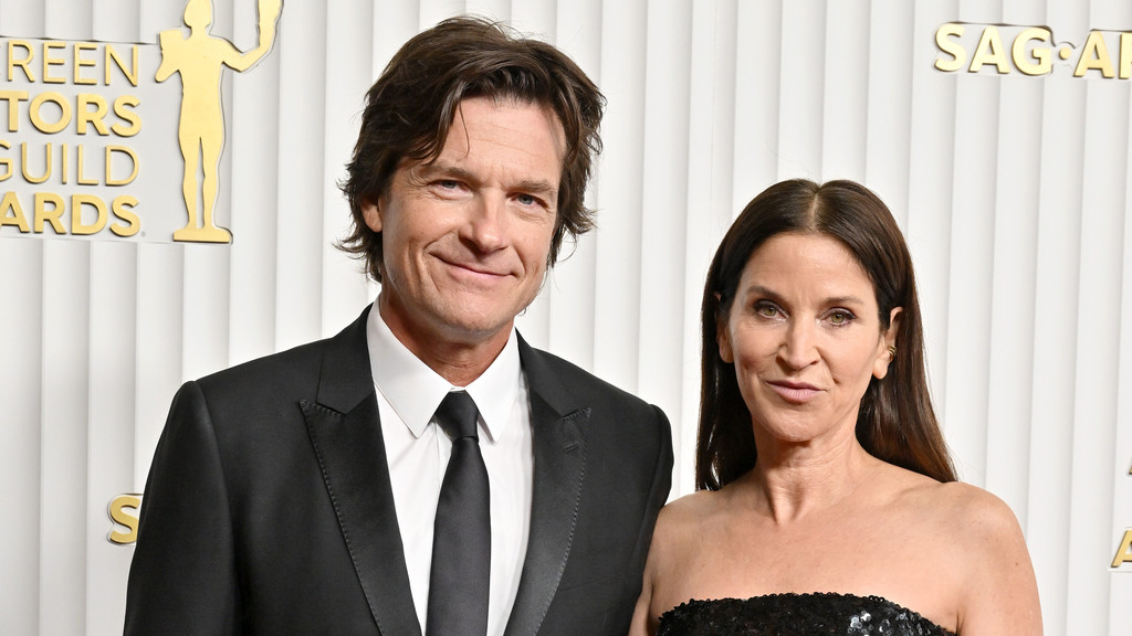 Jason Bateman shares how wife Amanda kick-started his sobriety journey