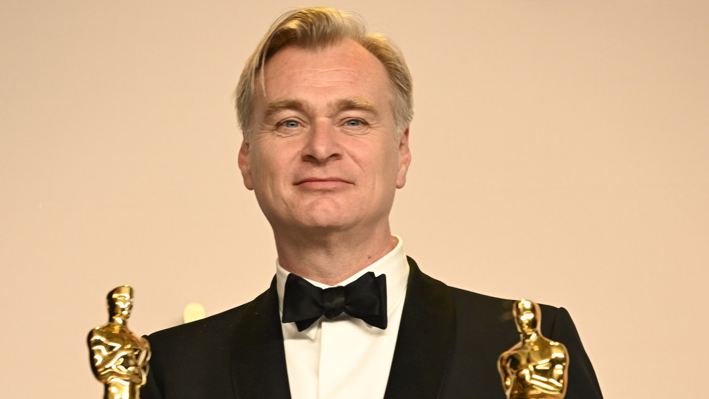 Christopher Nolan explains why he bans 'comfy slippers' from his sets