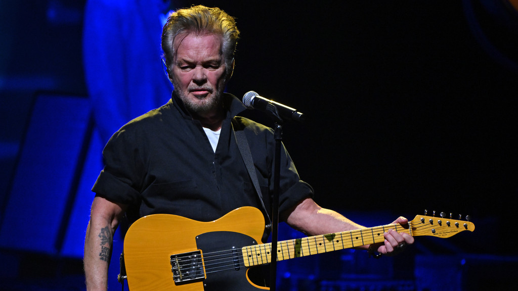 John Mellencamp dedicates iHeartRadio Icon Award to daughter Teddi
