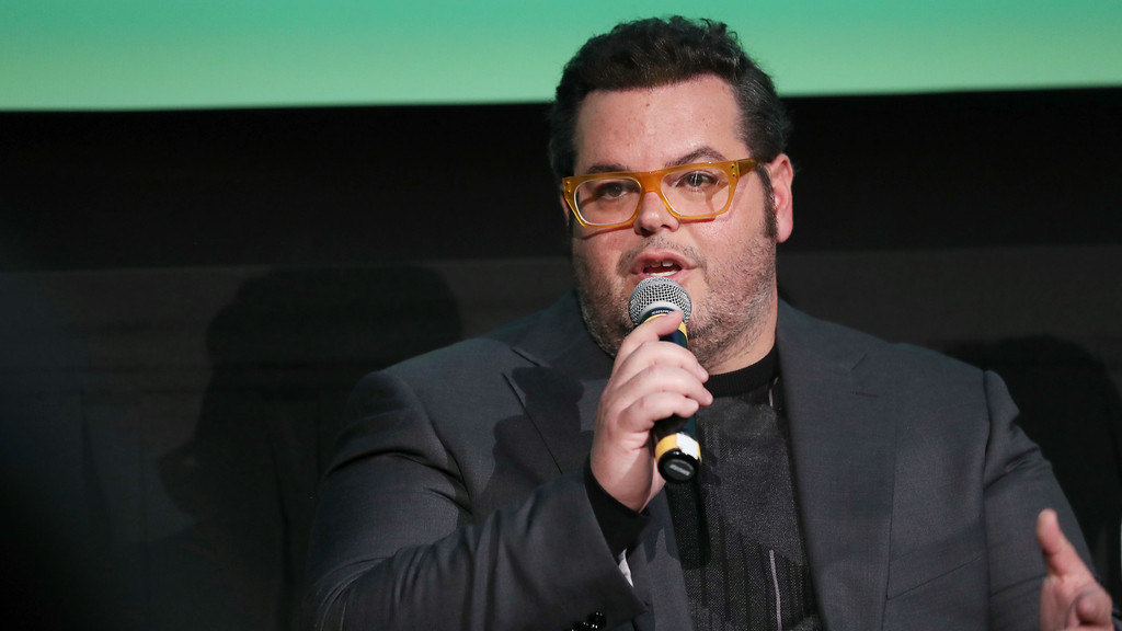 Josh Gad says mother is recovering after serious medical emergency