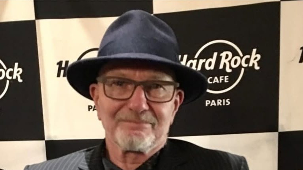 Former Queen bassist Barry Mitchell dies