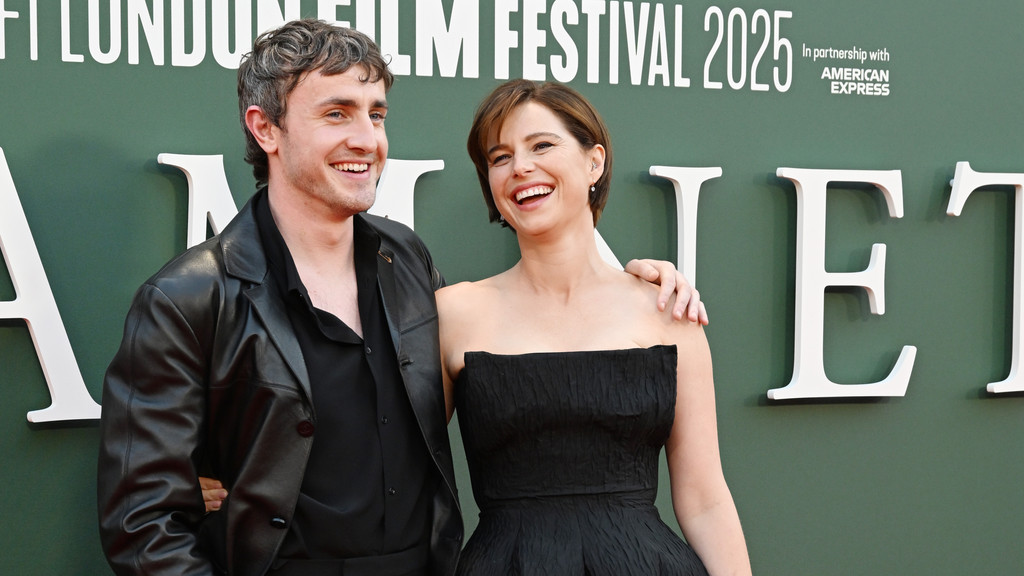 Jessie Buckley reacts to Paul Mescal Oscar snub