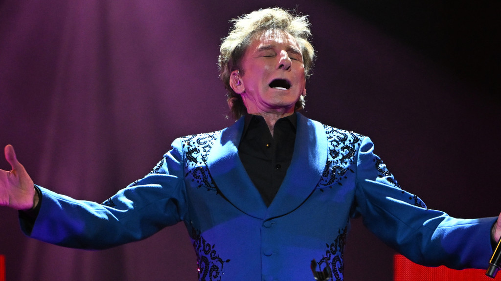 Barry Manilow's comeback stymied by more health issues