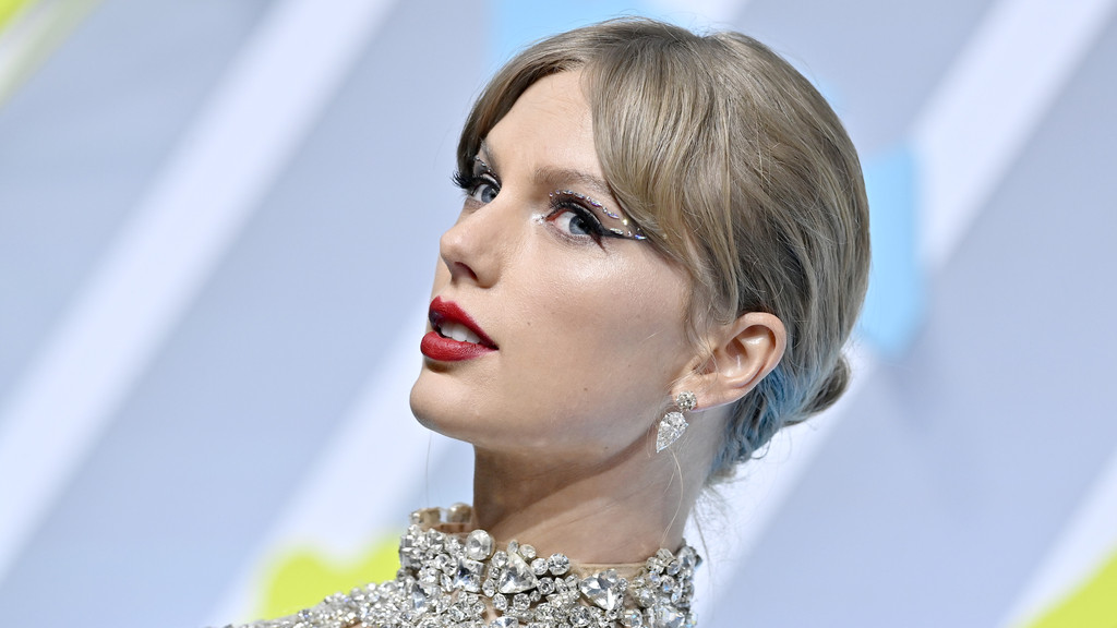 Taylor Swift closes in on Beatles record 20 Hot 100 No. 1s