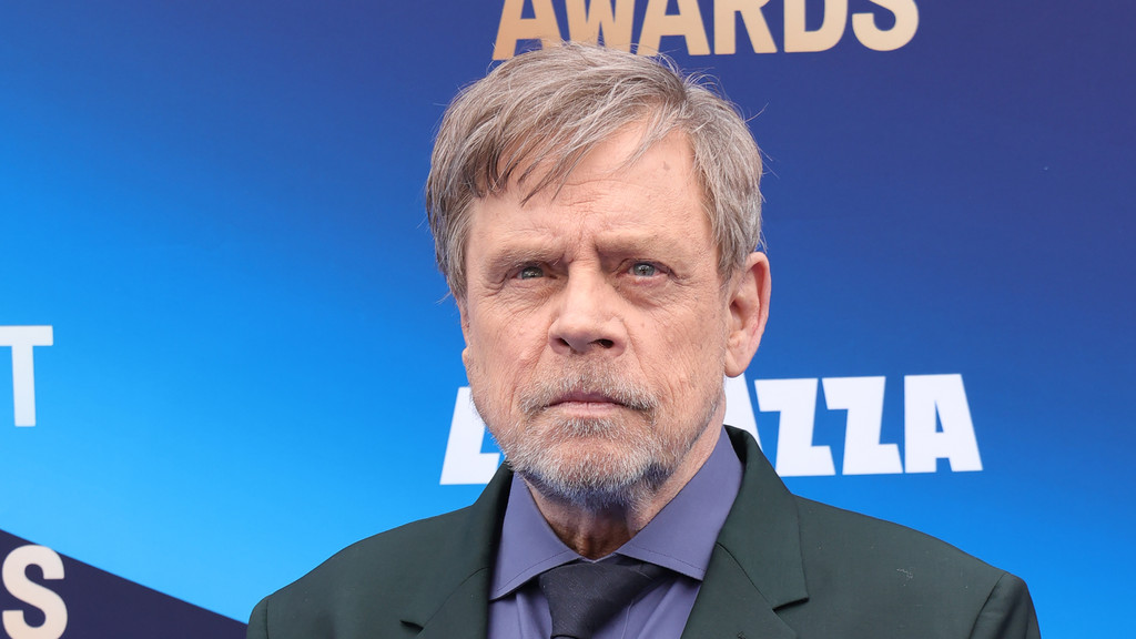 White House calls Mark Hamill 'sick' over Trump grave image post
