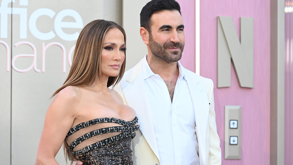 Jennifer Lopez and Brett Goldstein refute romance rumours