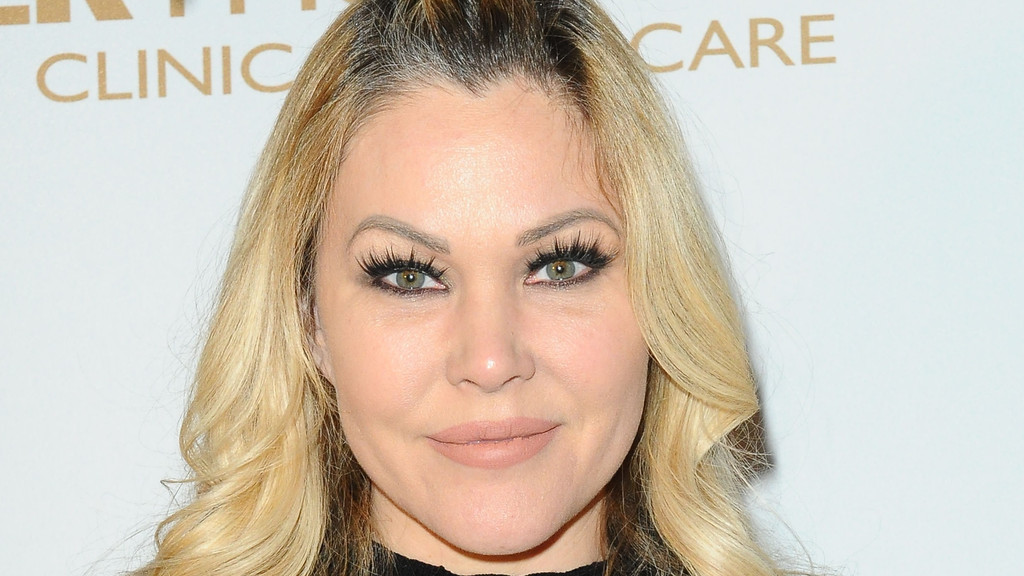 Fans blast Shanna Moakler as she announces memoir title