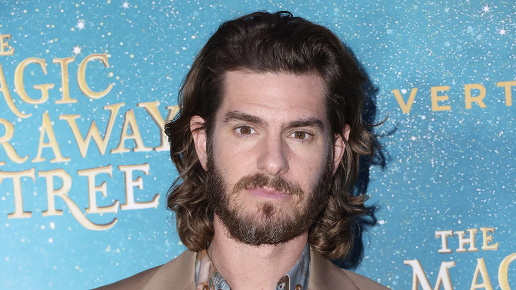 Andrew Garfield 'addicted' to scrolling on his 'secret' Instagram account
