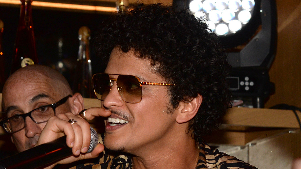 Bruno Mars kicks off tour, receives key to Vegas Strip