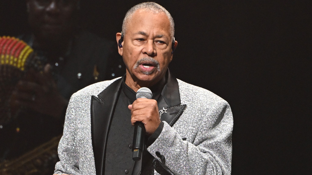 Earth, Wind & Fire postpone Lionel Richie show after band medical emergency