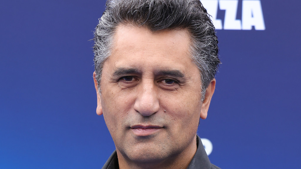 Cliff Curtis hospitalised after Auckland car crash