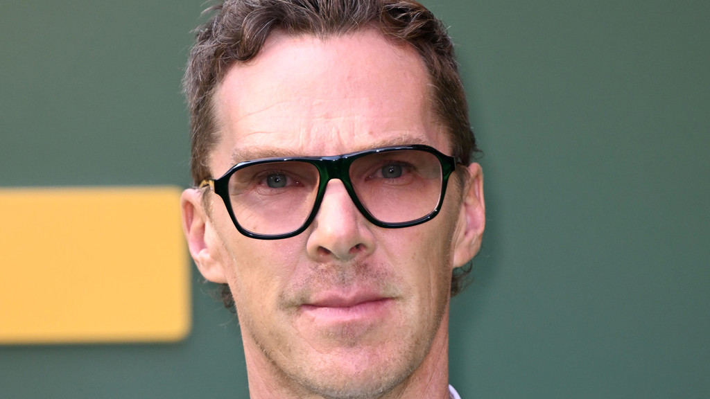 Cumberbatch, Cumming urge U.K. to block Paramount-Warner Bros. merger