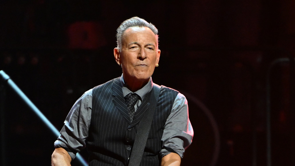 Bruce Springsteen labels himself 'critical patriot' for opposing President Trump