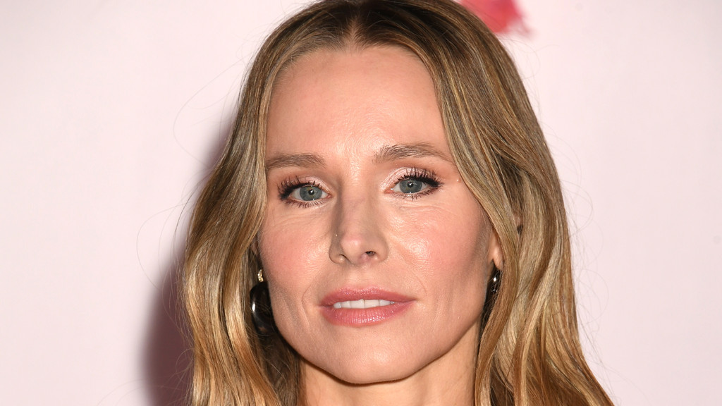Kristen Bell shares motherhood struggles: 'I cry weekly'