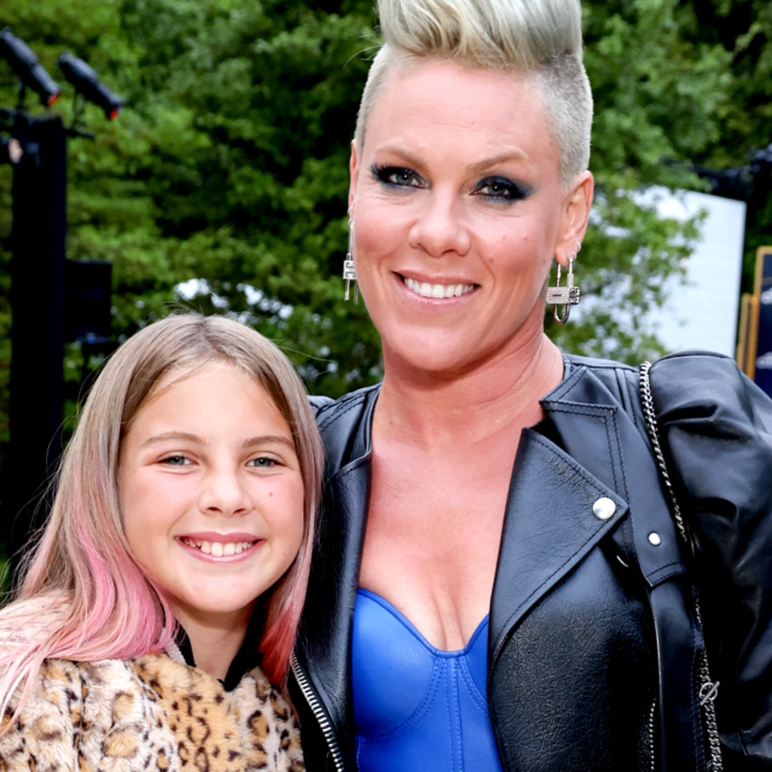 failed naked mum Freedom!': Pink seriously embarrassed her daughter Willow by running around naked | Articles | rova