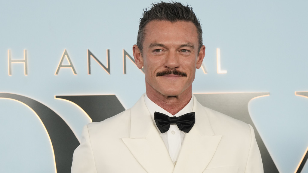 Luke Evans returns to The Rocky Horror Show stage for Tim Curry tribute