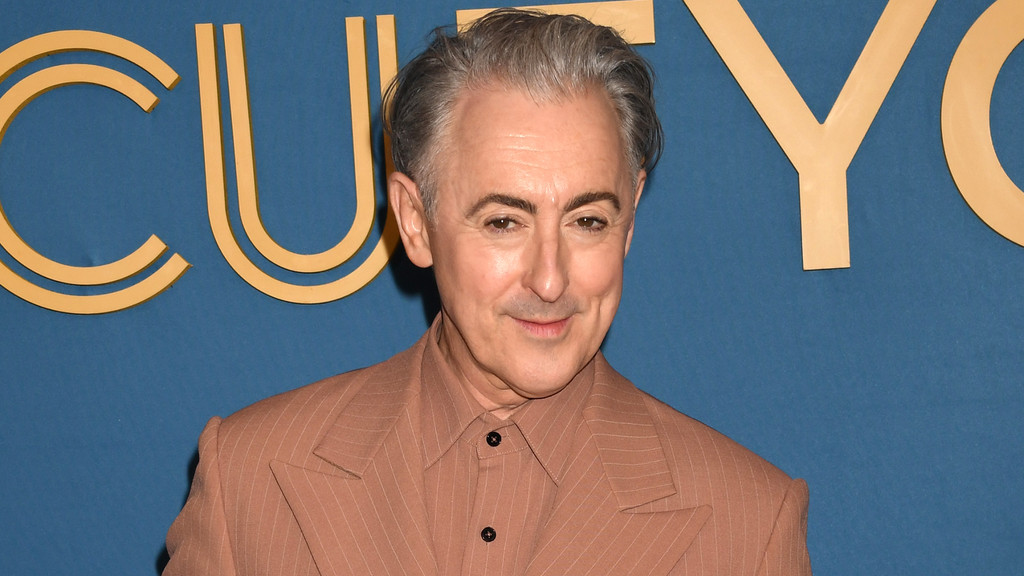 Alan Cumming reveals X2 cast stayed in touch after being 'bonded in trauma'