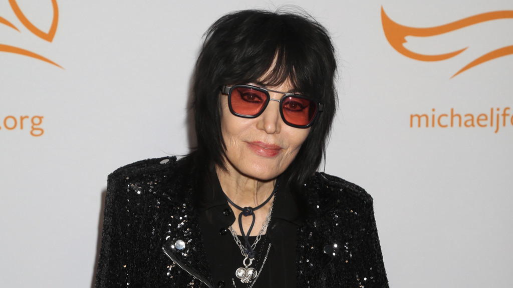 Joan Jett cancels tour dates after recent surgery