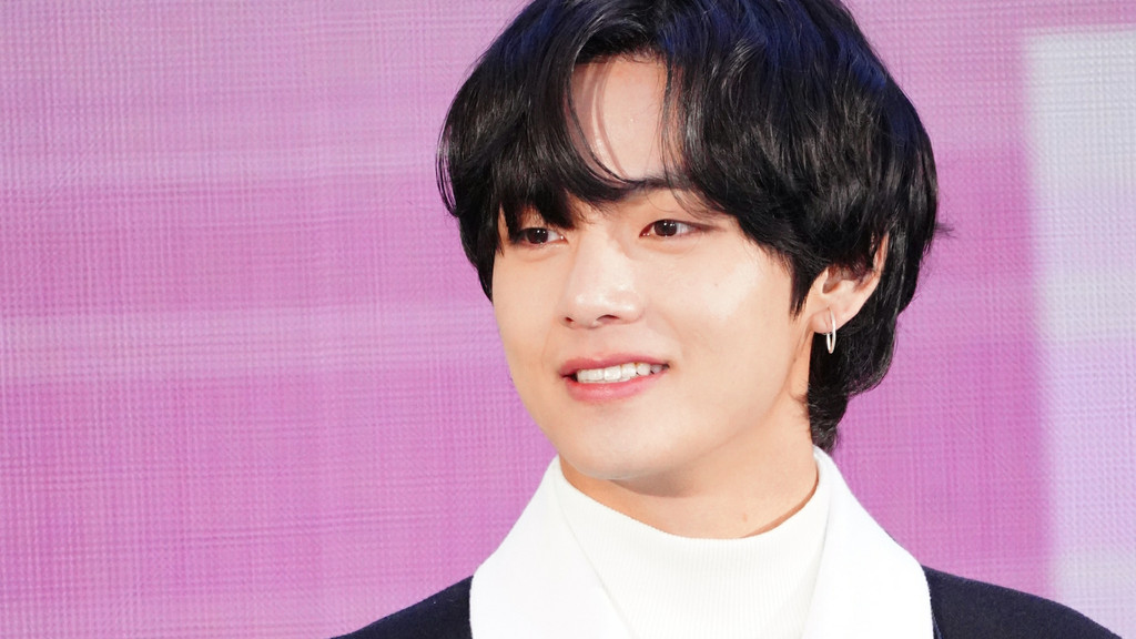 BTS' V reveals hearing loss issues