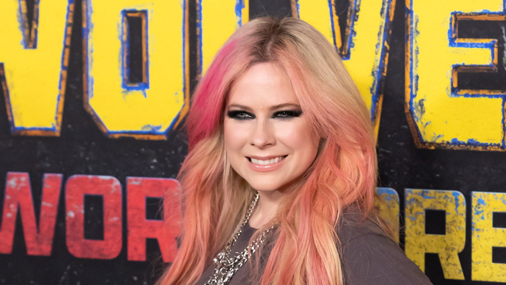Avril Lavigne performed at Taylor Swift and Travis Kelce's wedding