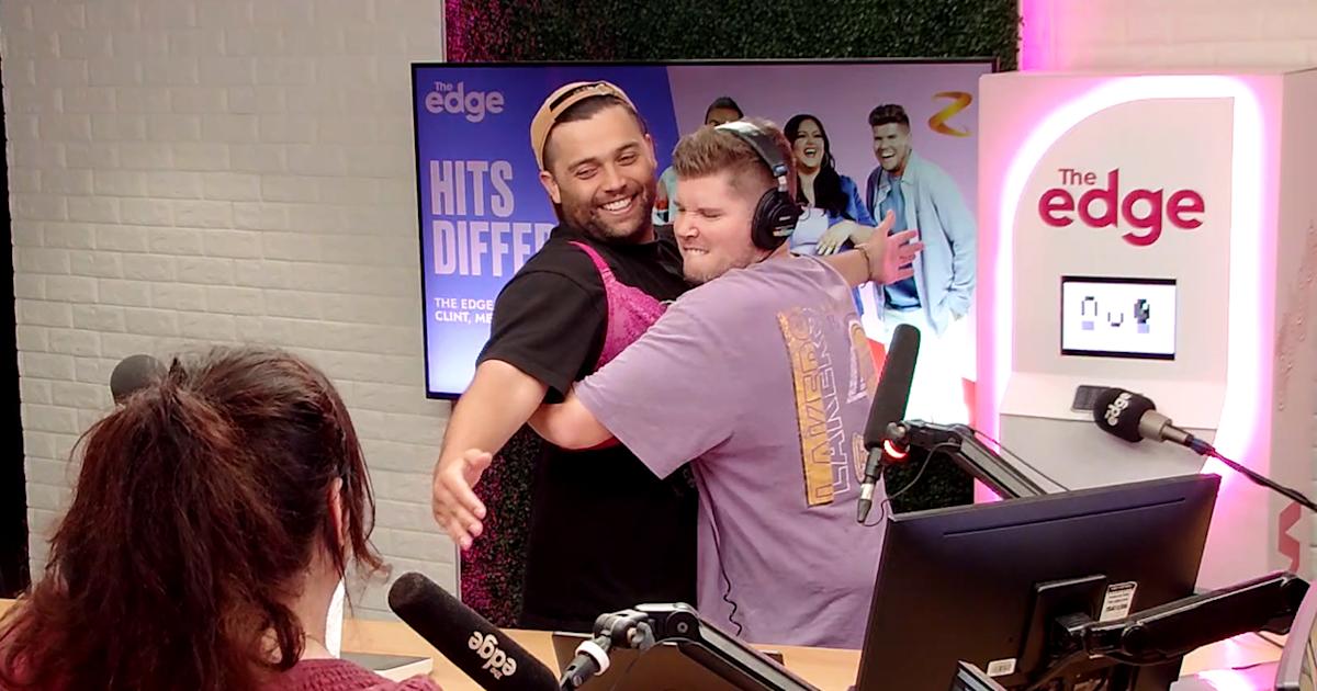 Daniel Rova Dan tries to beat the world record time for unhooking a bra | Articles ...