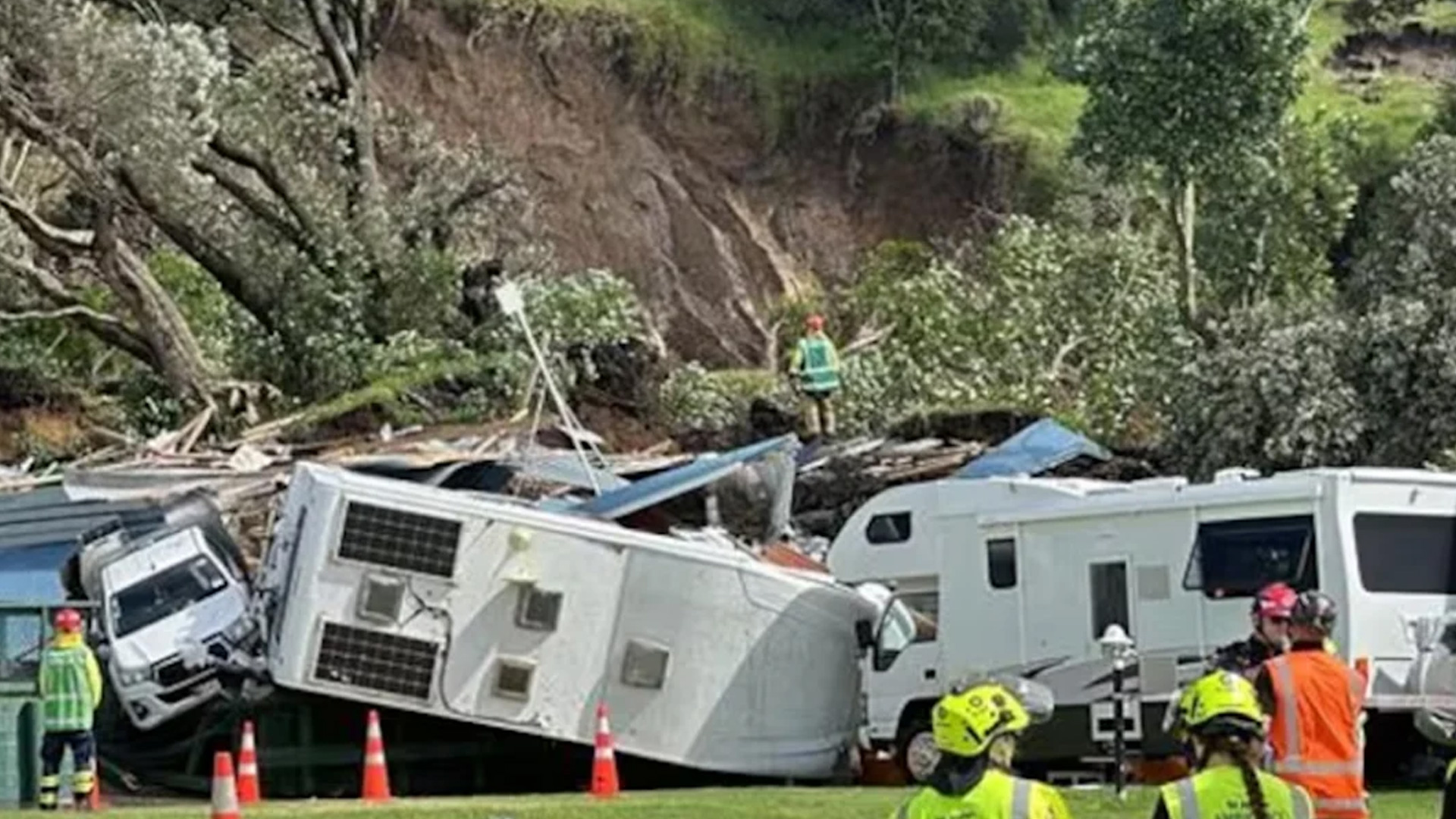 Mt Maunganui landslide: Police warn families the rescue could take 'days'