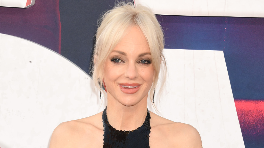 Anna Faris quit drinking alcohol in a bid to curb 'self-sabotage'