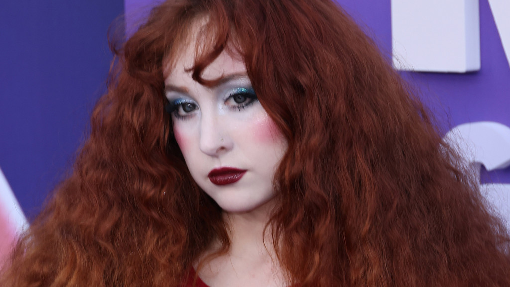 Chappell Roan urges people with money to consider their 'duty to give it away'