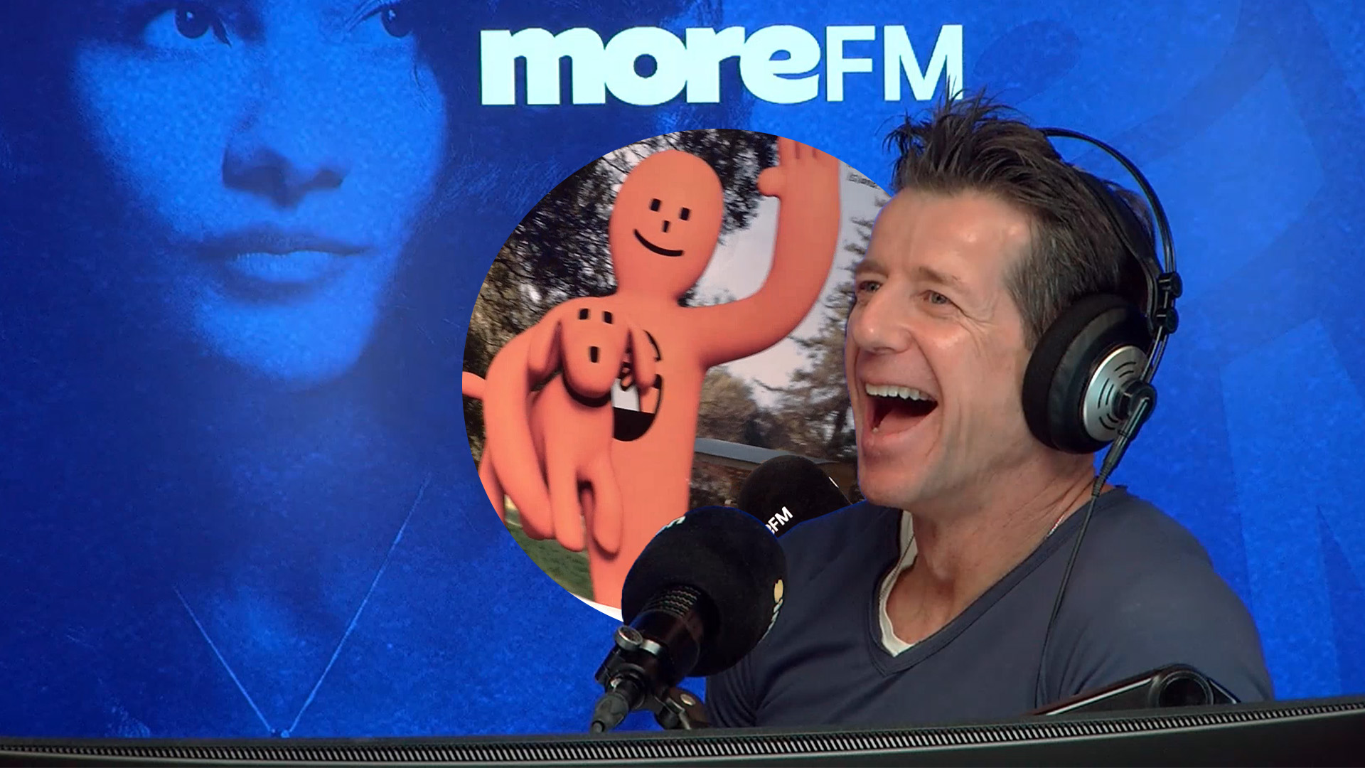 Simon calls a truce with the orange guy