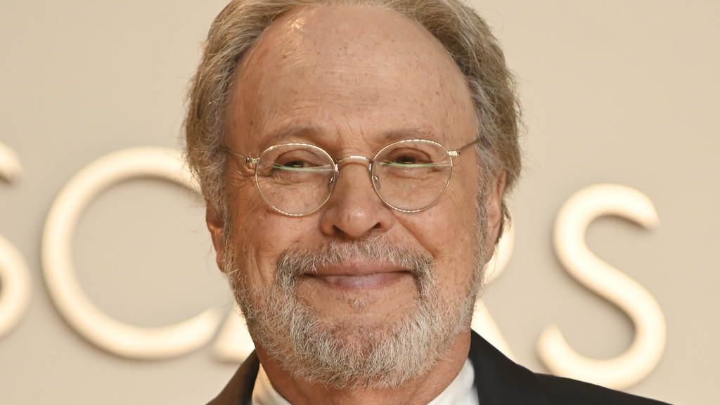Billy Crystal to star in one-man show about losing home to Los Angeles wildfires