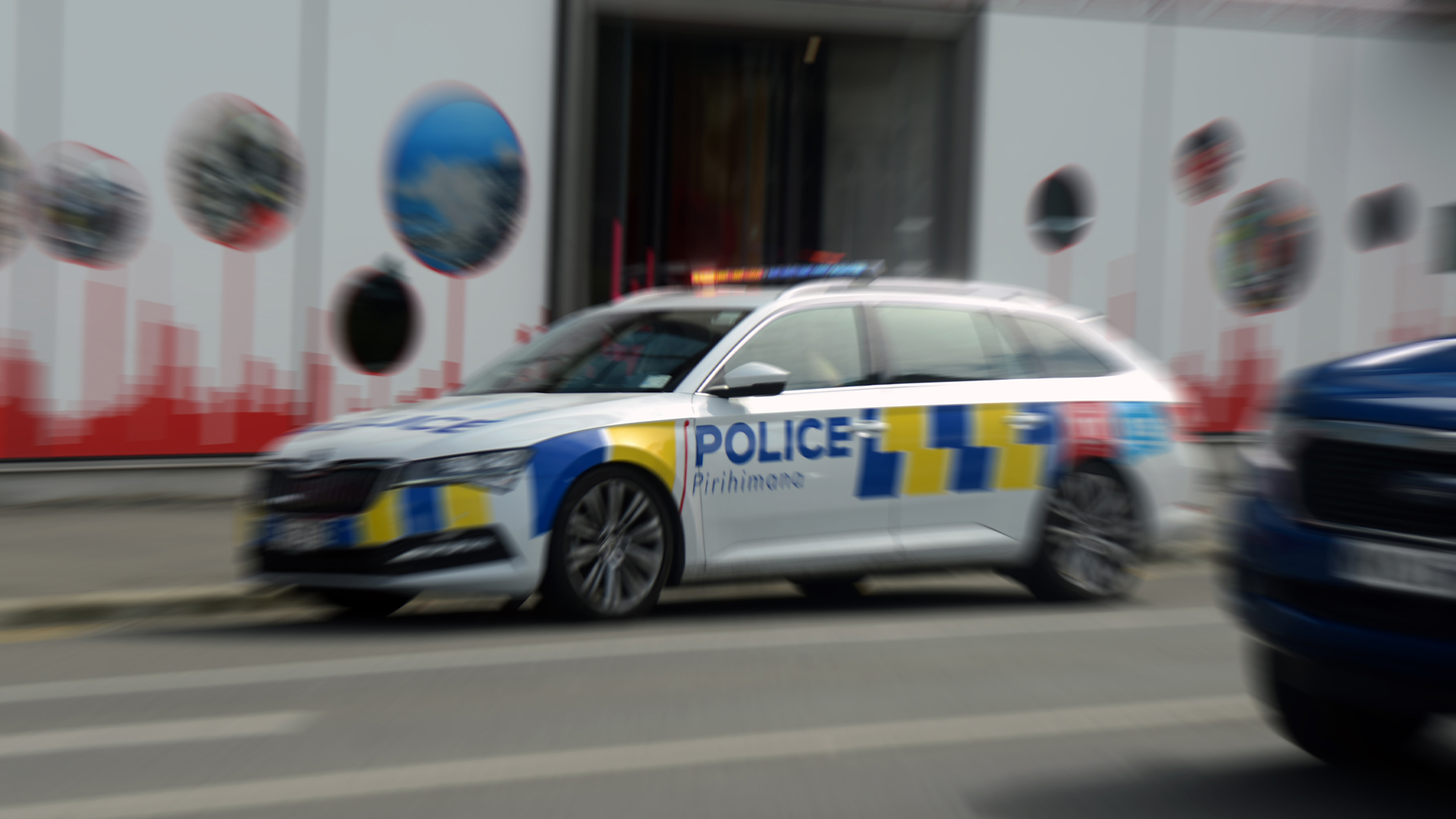 Man posing as police tries to pull over real officers in South Auckland
