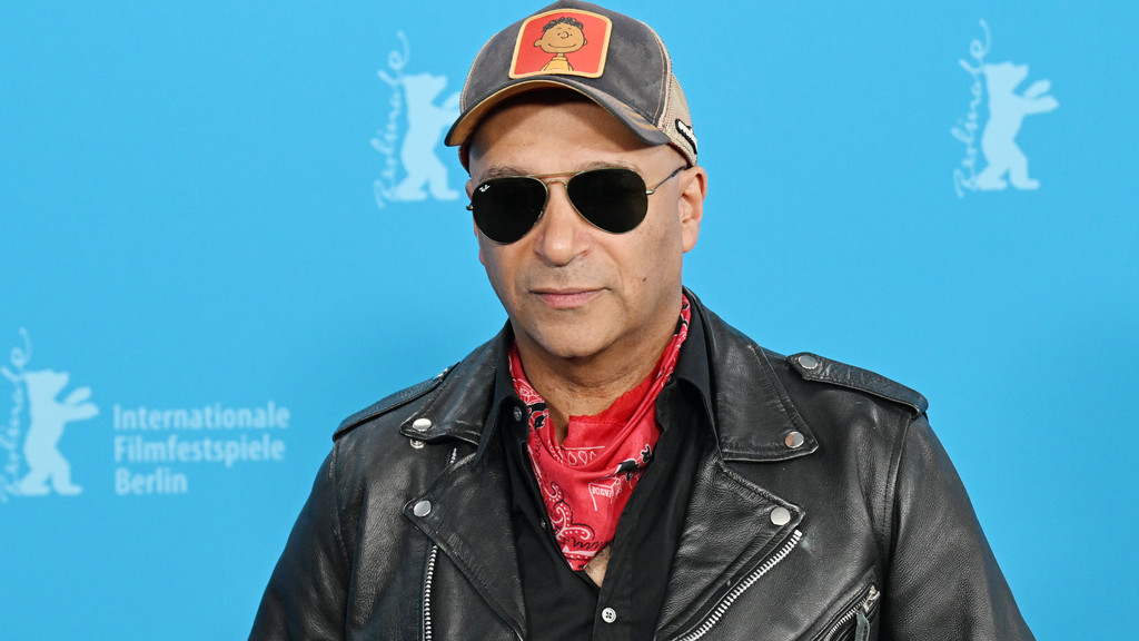 Tom Morello mourns the death of his mother