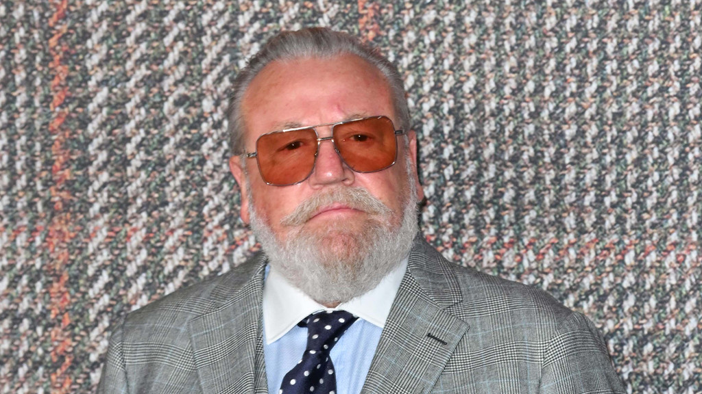 Ray Winstone once confronted director for 'groping' actress on set