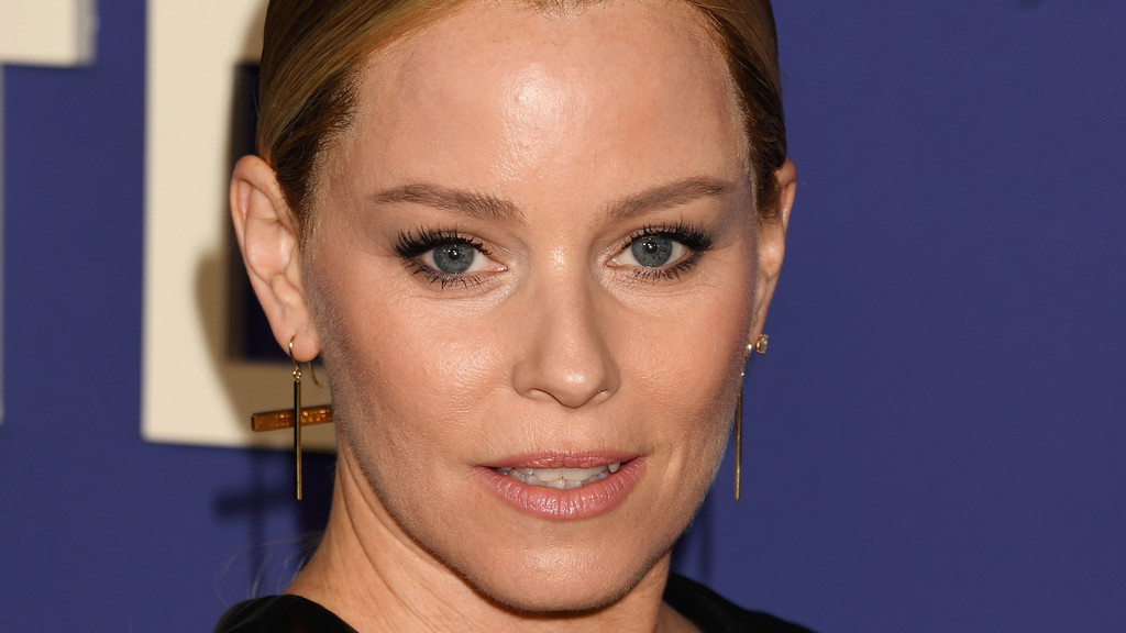 Elizabeth Banks recalls being told she wouldn't be able to 'direct men' in films