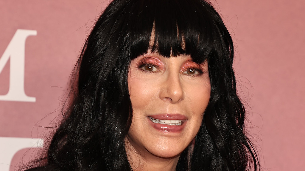 Cher to pay more than $1 million in legal fees