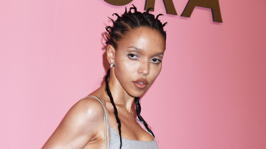 FKA twigs wins Grammy for Eusexua at pre-ceremony show