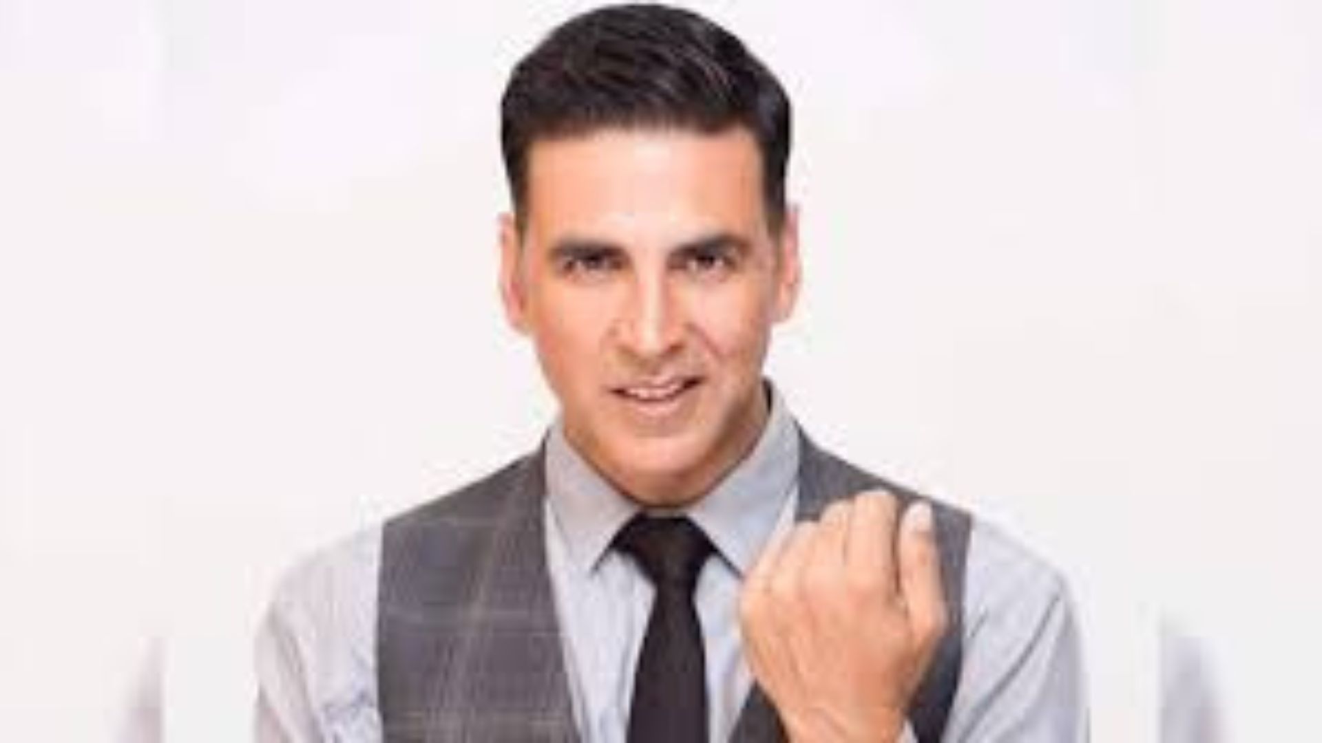 Superstar, Akshay Kumar Hits Pause for Surgery