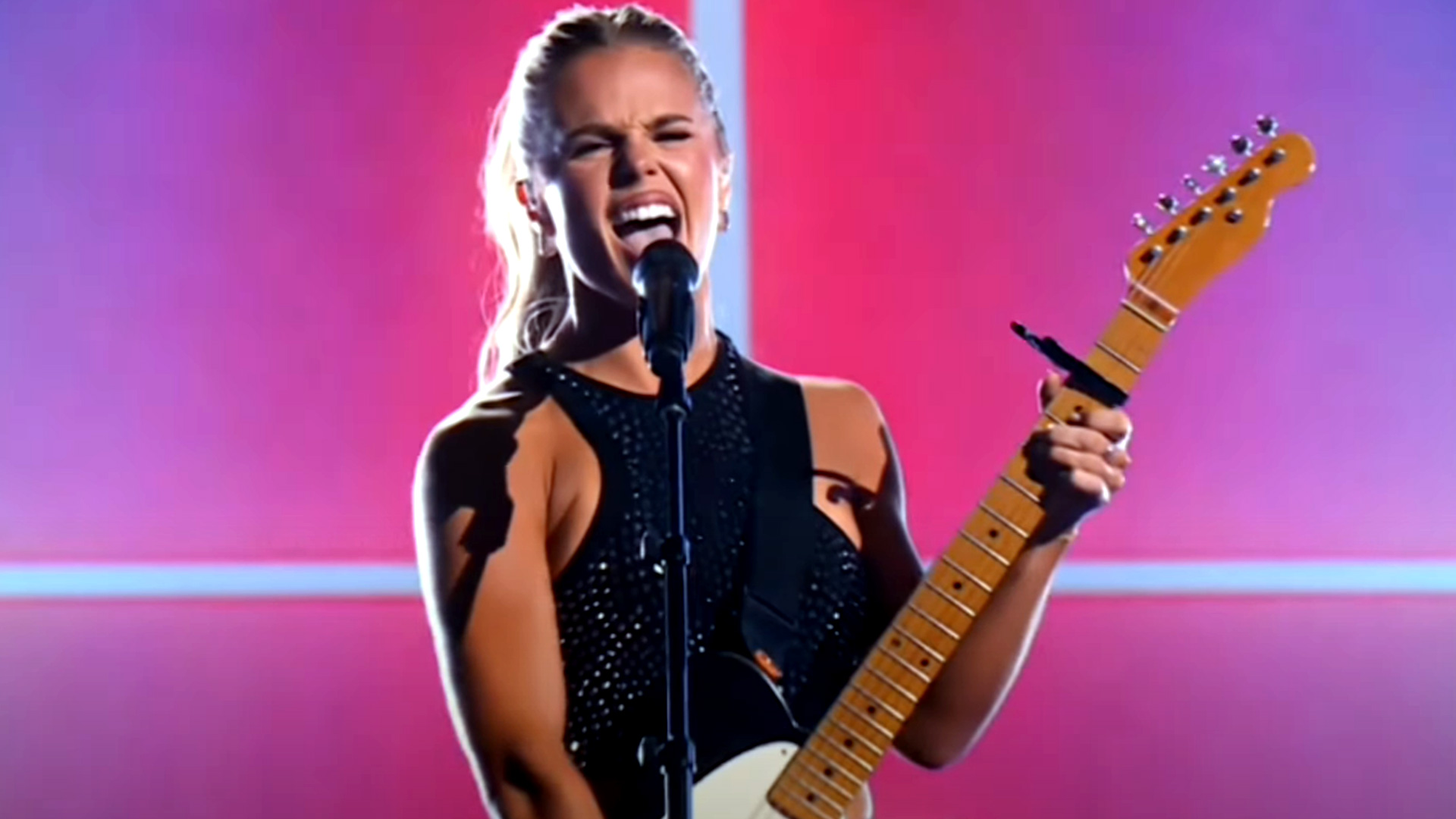 Cassie Henderson singing Alanis Morissette 'You Oughta Know' during 'The Voice AU' knockout round.