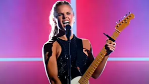 Cassie Henderson singing Alanis Morissette 'You Oughta Know' during 'The Voice AU' knockout round.