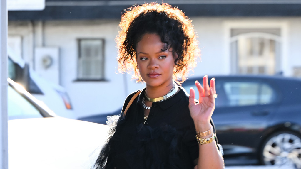 Rihanna teases new music with recording studio clip