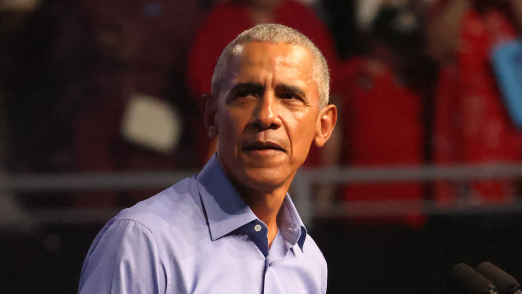 Former U.S. President Barack Obama clarifies comments about aliens